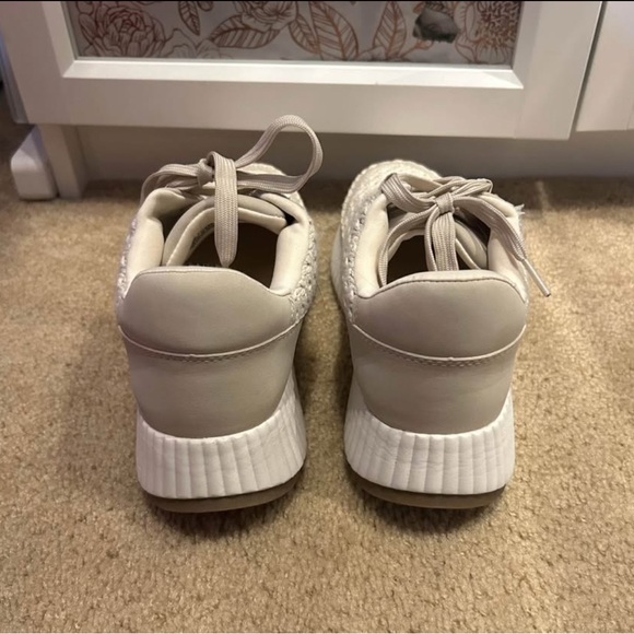 Dolce Vita Cream Platform Sneakers - Picture 4 of 7